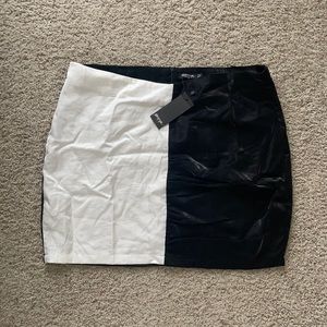 Mono split rouched mini skirt